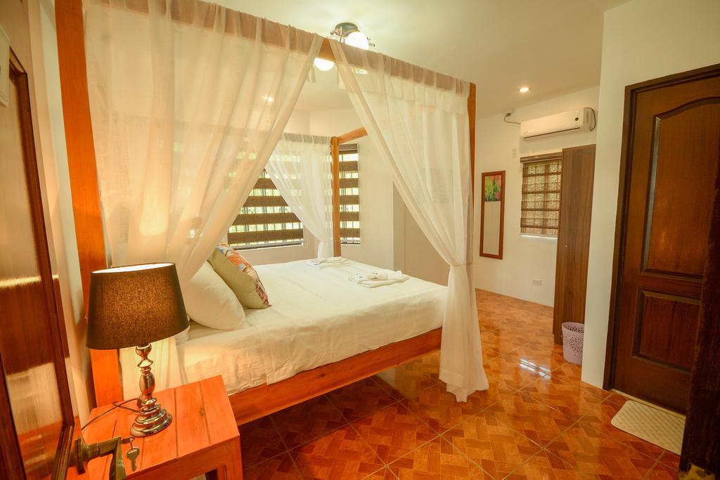 Hilltop Pool And Villa Puerto Princesa Екстериор снимка