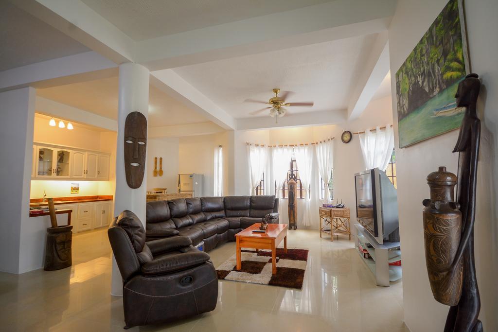 Hilltop Pool And Villa Puerto Princesa Екстериор снимка